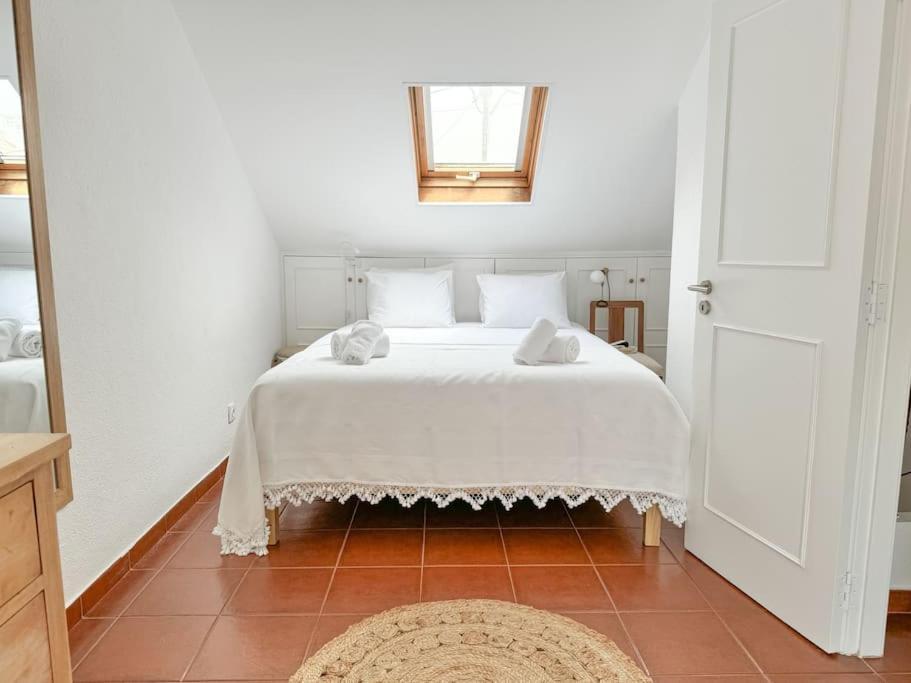 Costa Inn Beach House With Pool By Homeful Homes Costa da Caparica Exterior photo