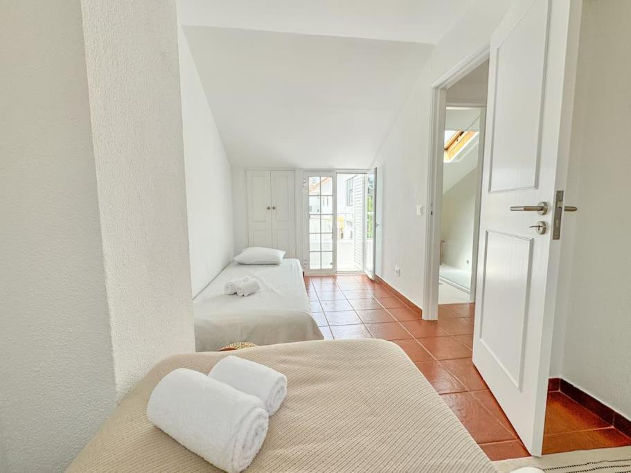 Costa Inn Beach House With Pool By Homeful Homes Costa da Caparica Exterior photo