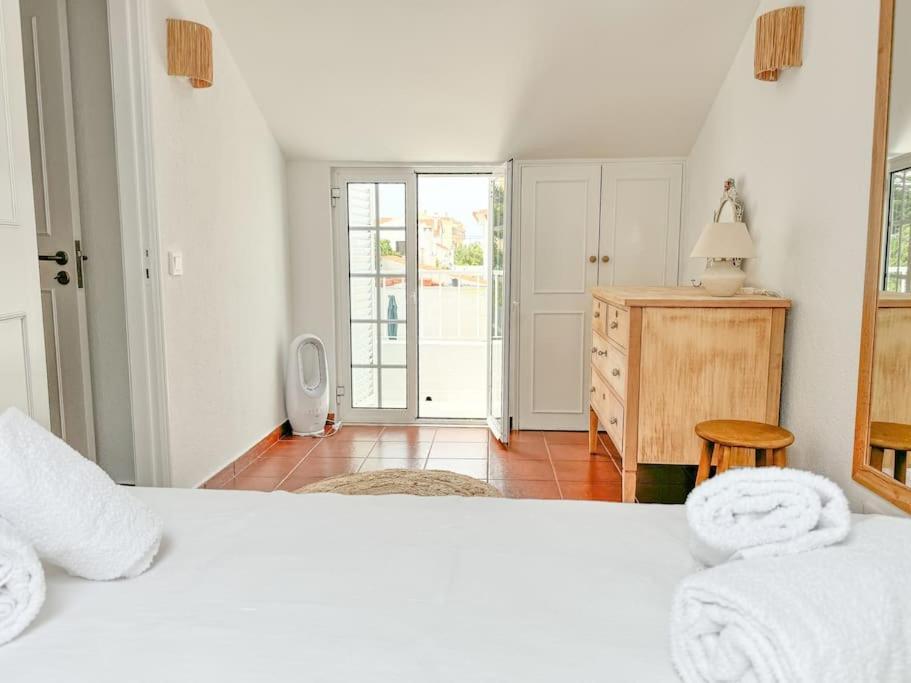 Costa Inn Beach House With Pool By Homeful Homes Costa da Caparica Exterior photo