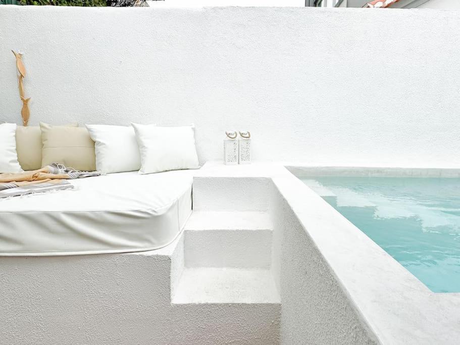Costa Inn Beach House With Pool By Homeful Homes Costa da Caparica Exterior photo